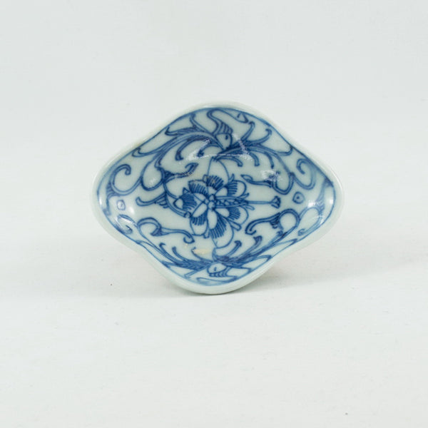 19th Century Chinese Diamond Shape Porcelain Blue and White Interlocking Lotus Saucer